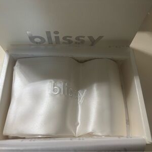 Blissy White Silk Pillowcase